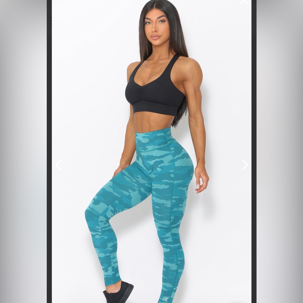 Bombshell sportsware camo leggings blue! Size large for like a medium to large!